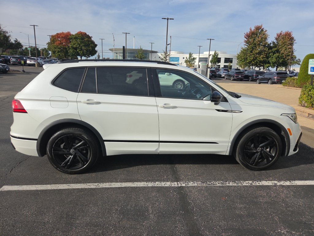Used 2023 Volkswagen Tiguan SE R-Line AWD/4WD image 5