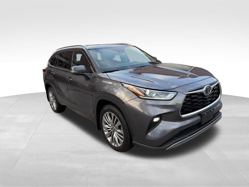 Used 2024 Toyota Highlander Platinum image 8