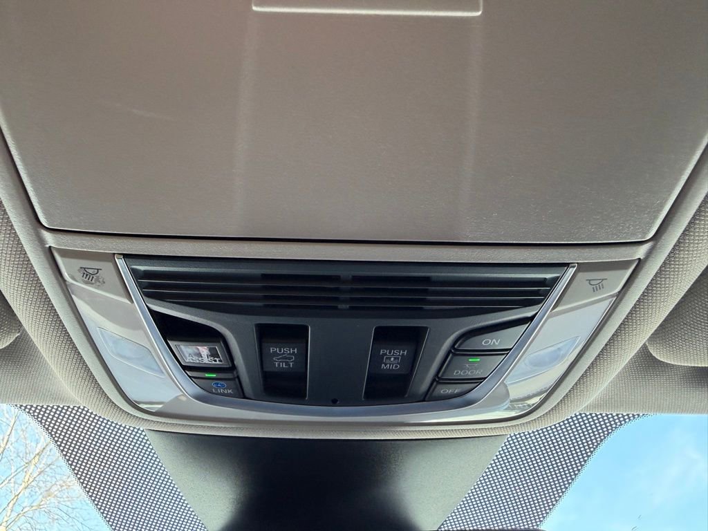 Certified 2024 Acura MDX SH-AWD w/ Technology Package image 23