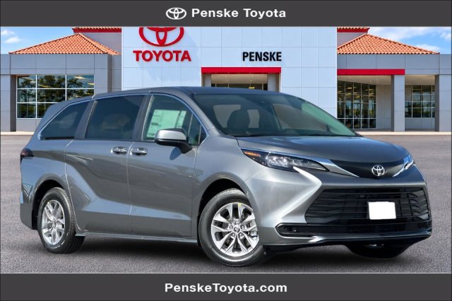 New 2026 Toyota Sienna LE FWD image 1