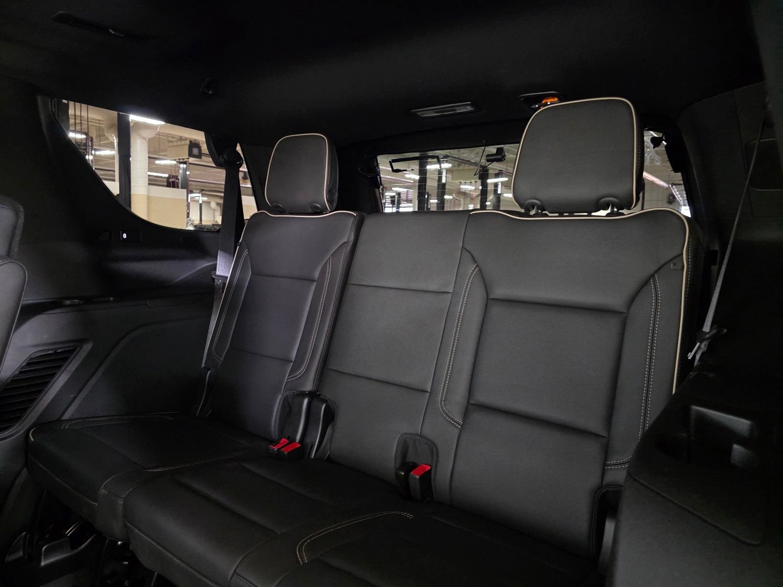 Used 2023 Chevrolet Tahoe Premier AWD/4WD image 15