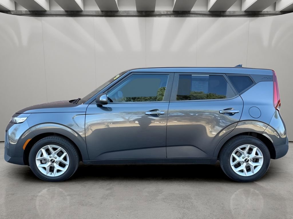 Used 2022 Kia Soul LX w/ Technology Package FWD image 3