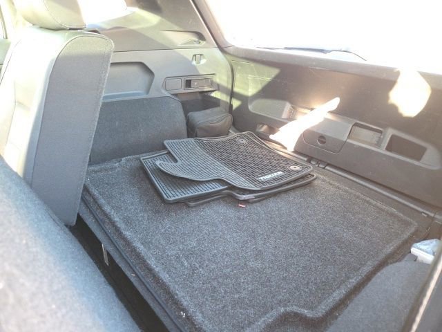 Used 2020 Volkswagen Tiguan SE R-Line image 24