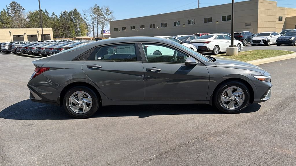 New 2026 Hyundai Elantra SE FWD image 5