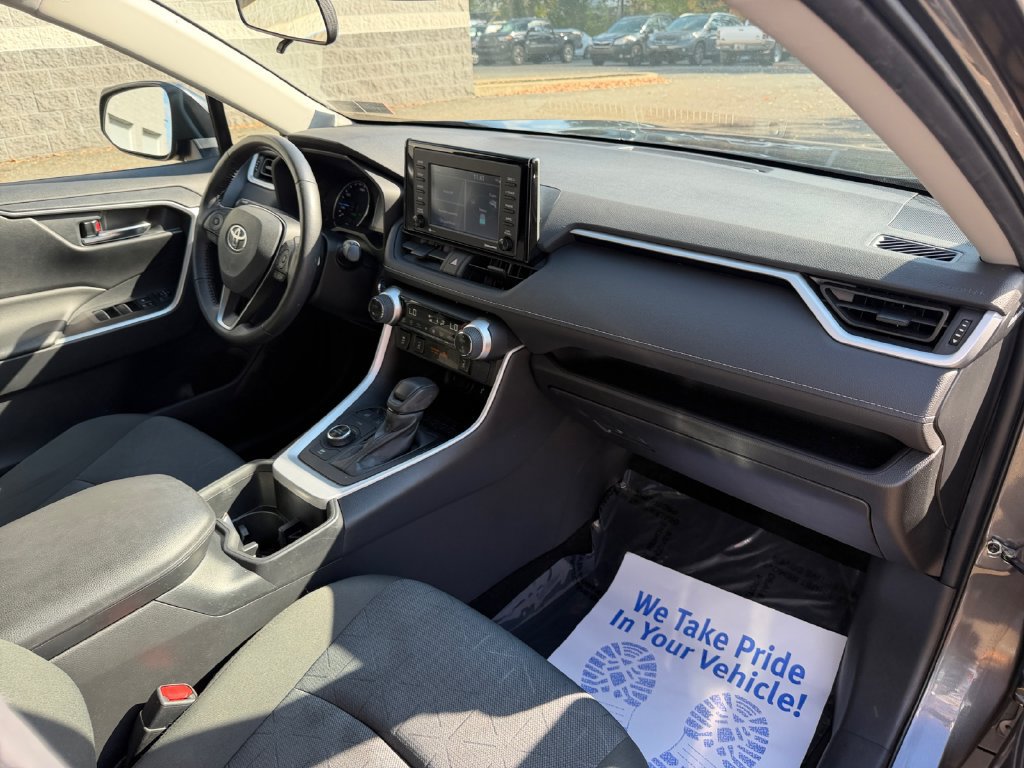 Used 2022 Toyota RAV4 XLE w/ Convenience Package AWD/4WD image 16