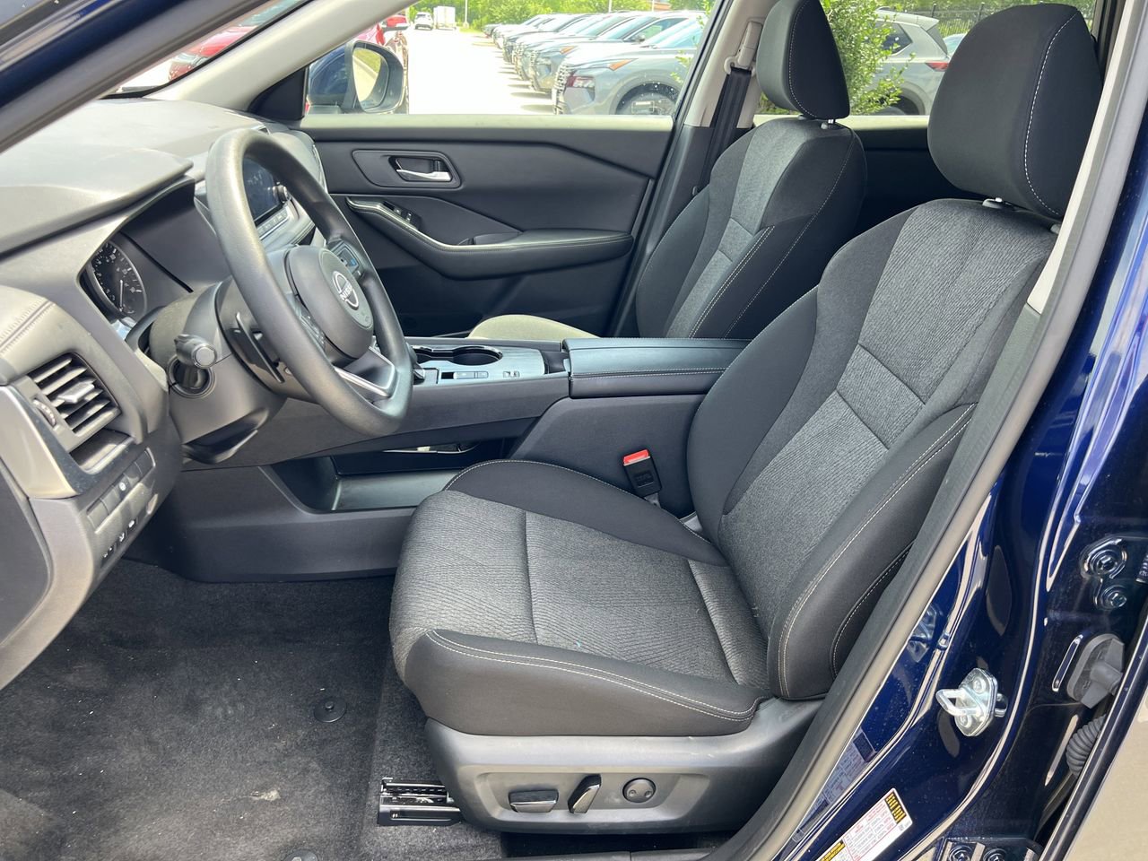 Used 2024 Nissan Rogue SV FWD image 8