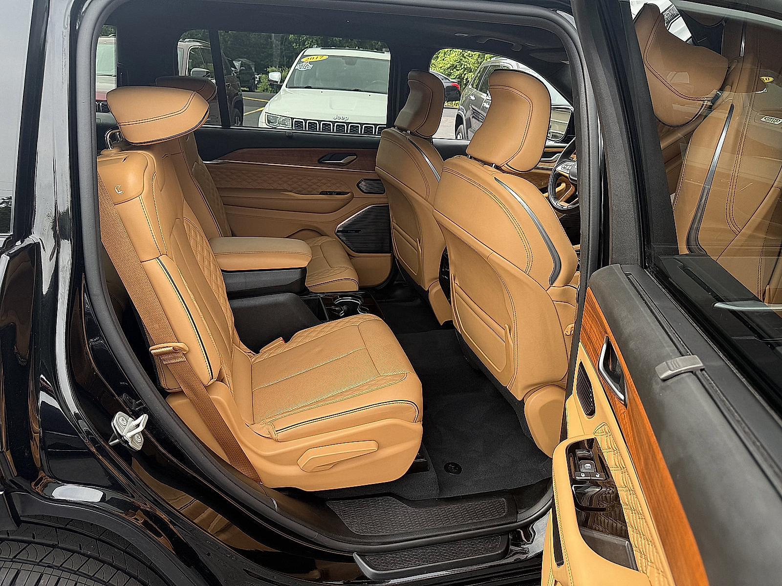 Used 2023 Jeep Grand Cherokee L Summit AWD/4WD image 21