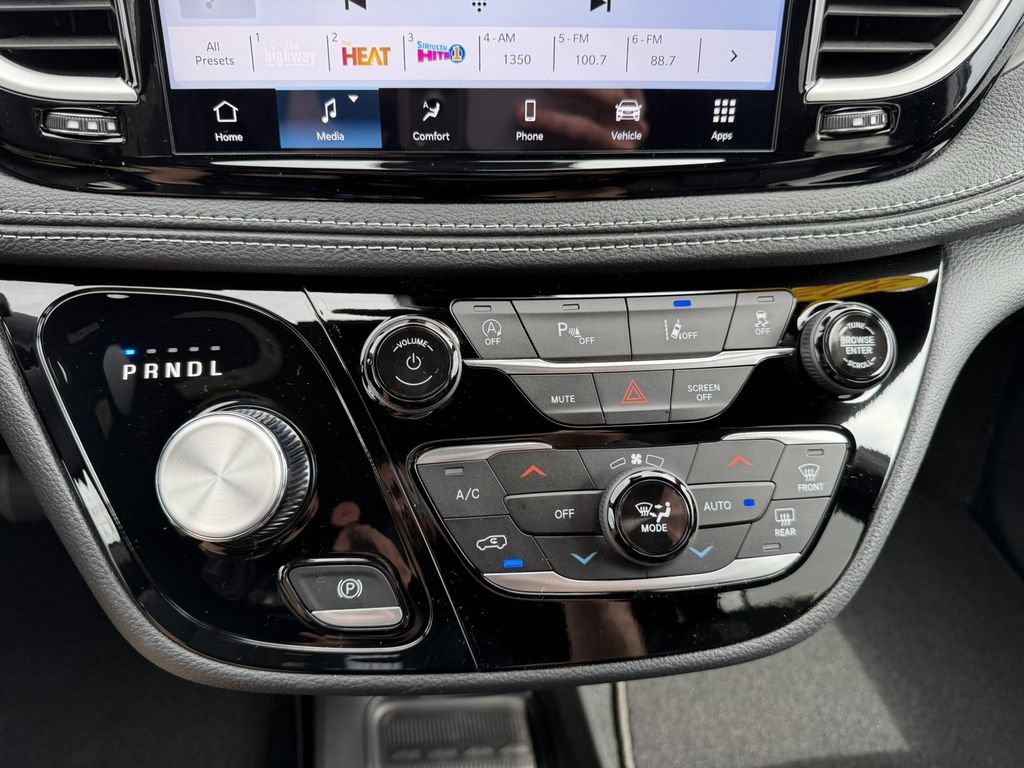 New 2026 Chrysler Pacifica Select w/ S Appearance Package FWD image 25