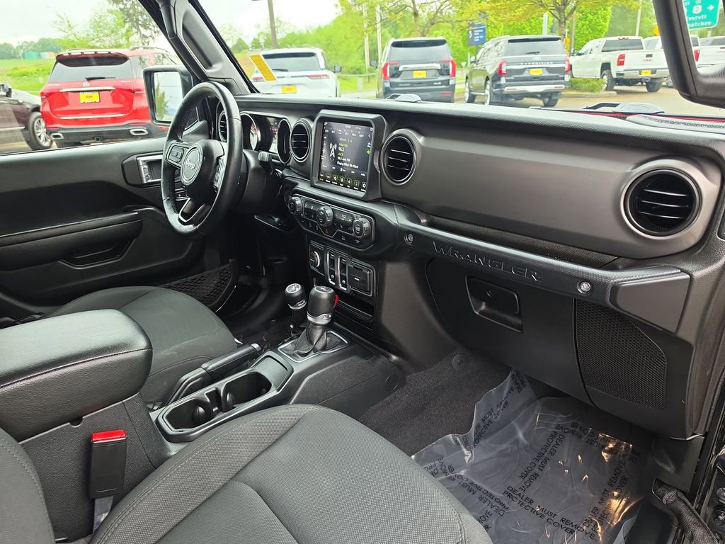 Used 2022 Jeep Wrangler Sport AWD/4WD image 30