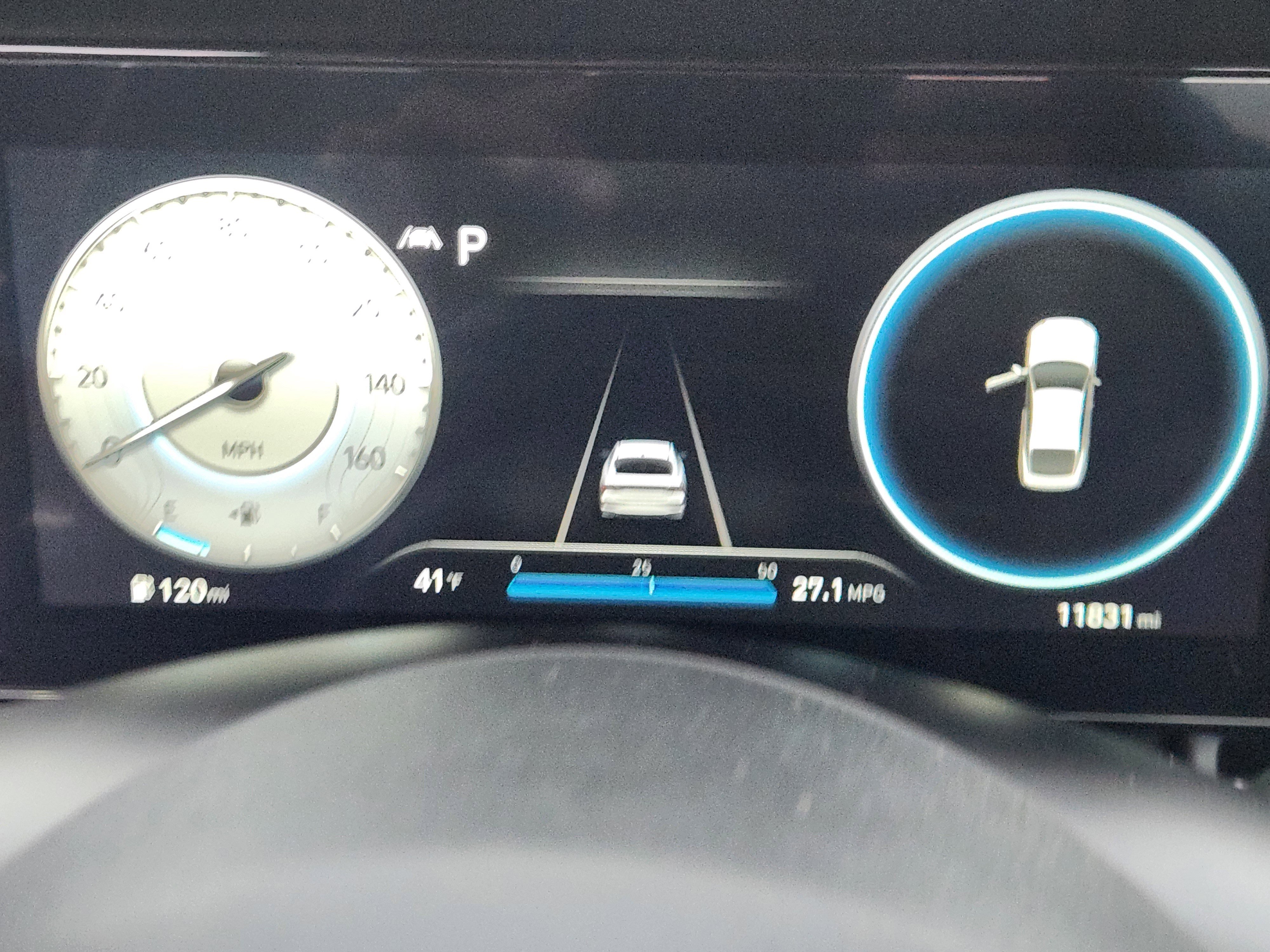 Certified 2023 Hyundai Elantra Limited w/ Preferred Accessory Package image 10