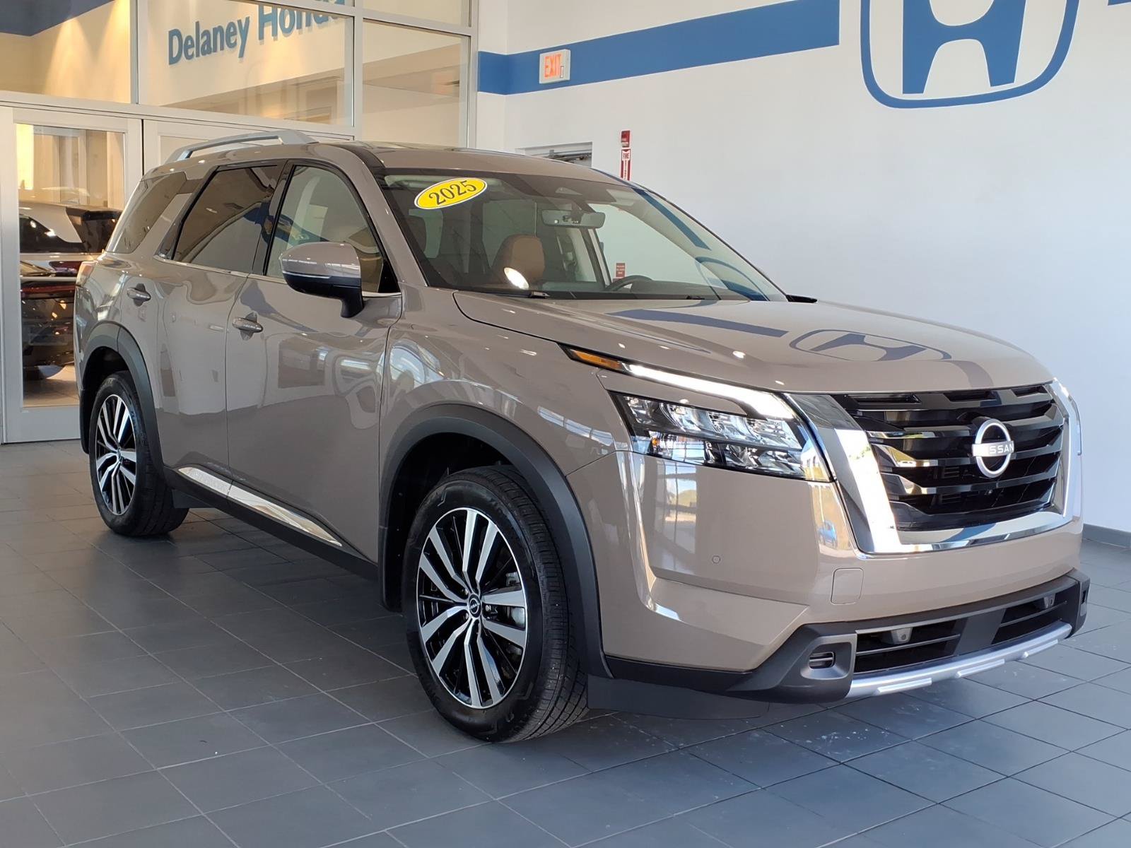 Used 2025 Nissan Pathfinder Platinum AWD/4WD image 1