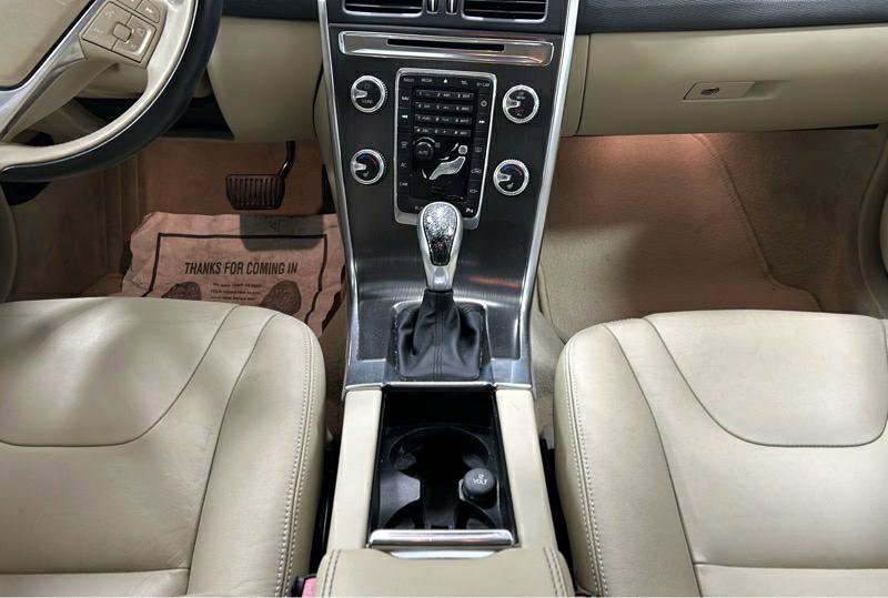 Used 2016 Volvo XC60 T5 Premier image 12