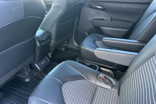 Used 2023 Toyota Highlander XSE AWD/4WD image 15