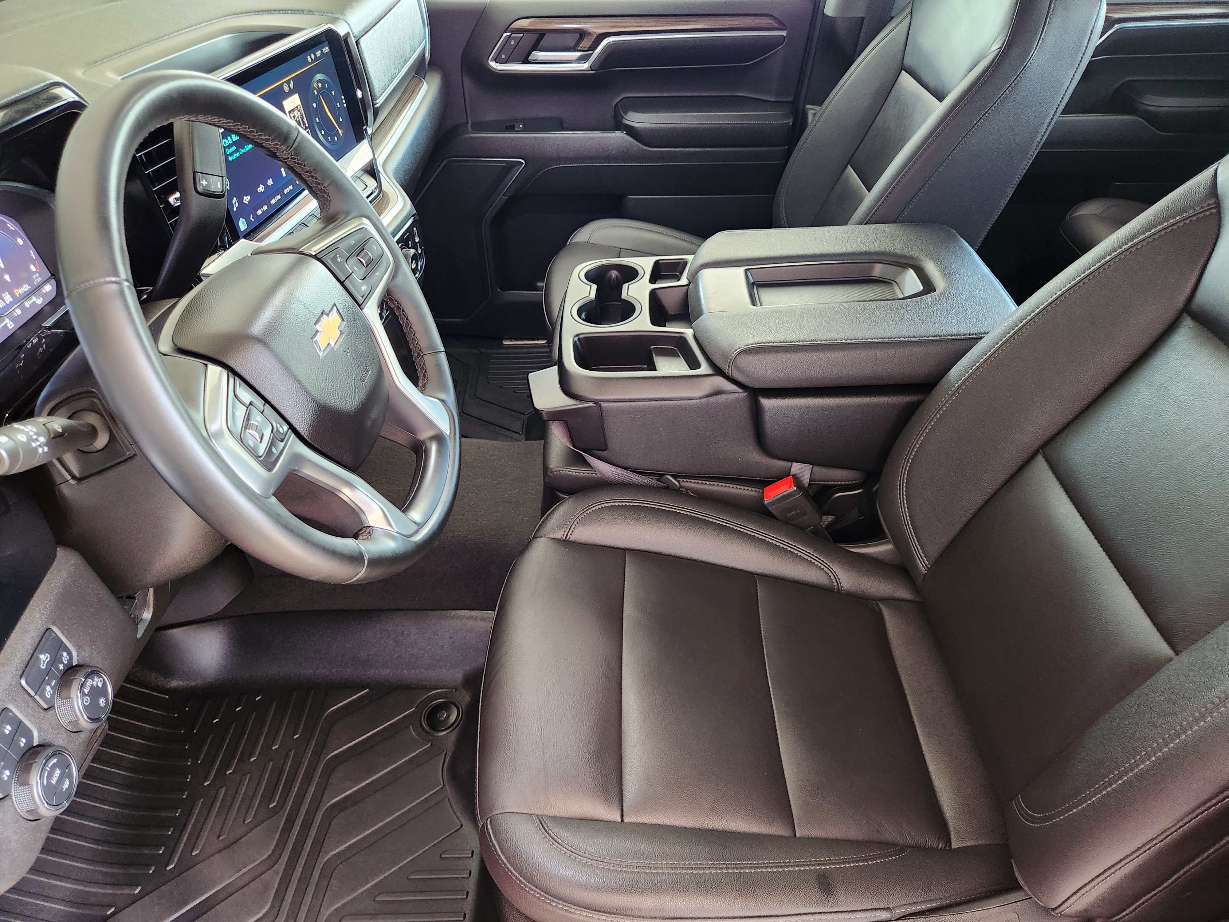 Used 2024 Chevrolet Silverado 1500 LT w/ Z71 Off-Road Package AWD/4WD image 14