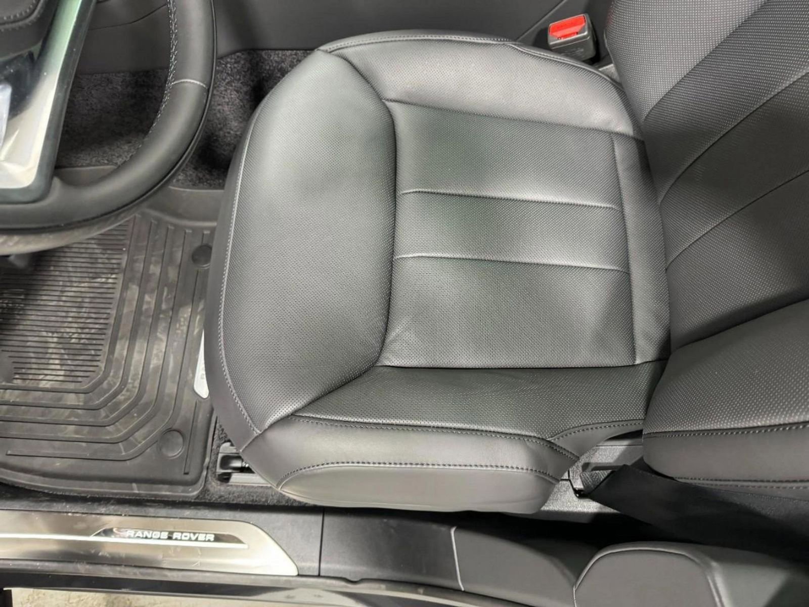 New 2026 Land Rover Range Rover Long Wheelbase SE image 28