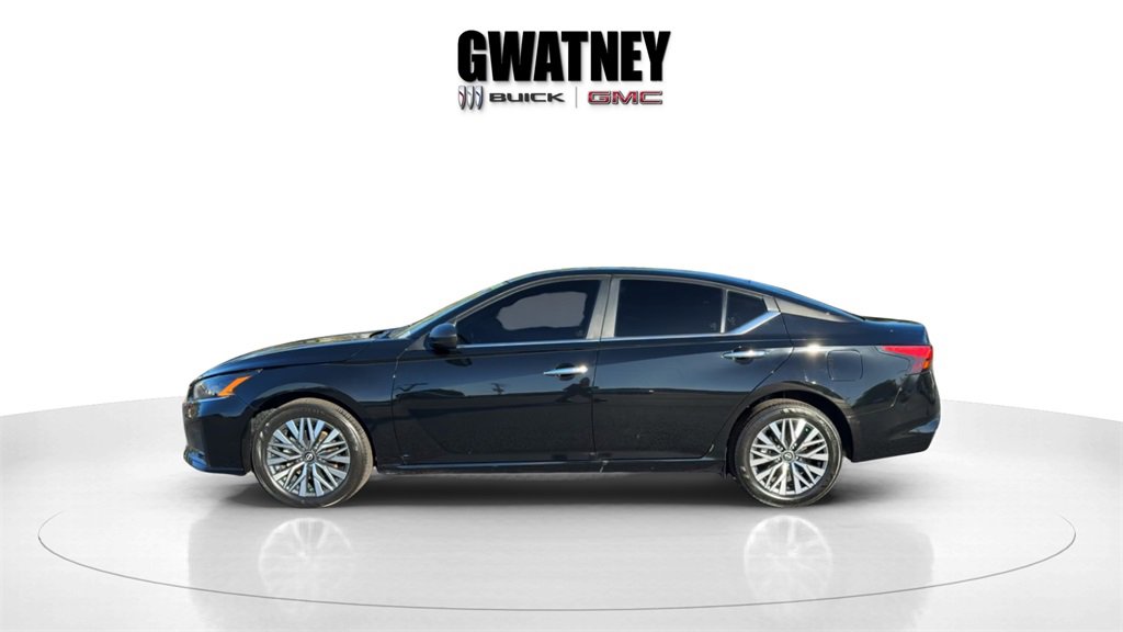 Used 2024 Nissan Altima 2.5 SV image 3