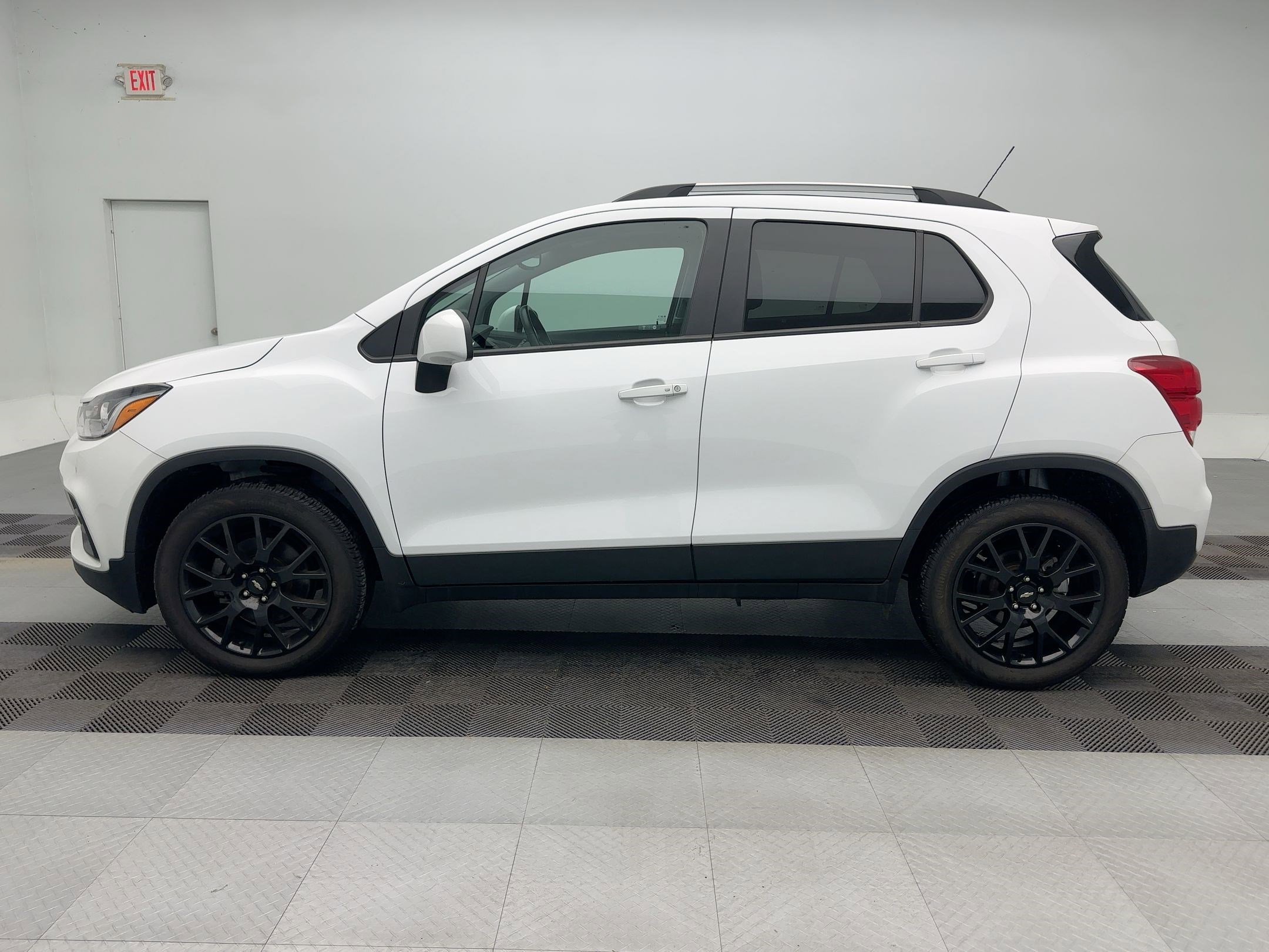 Certified 2022 Chevrolet Trax LT w/ Sport Edition image 2