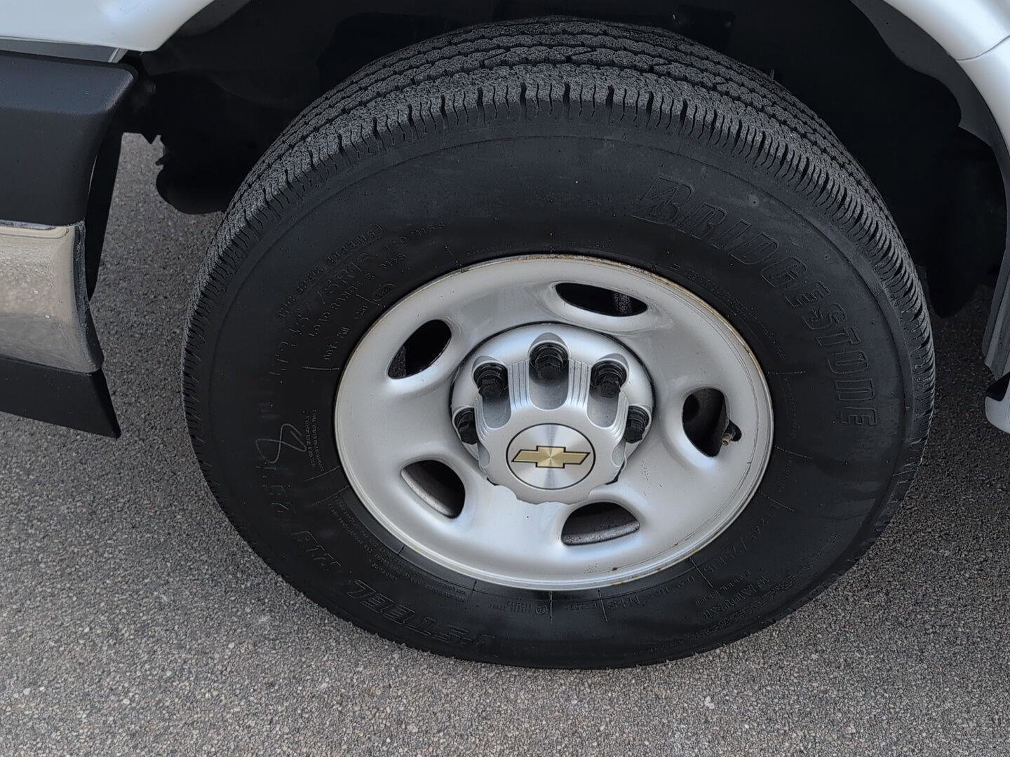 Used 2023 Chevrolet Express 3500 LT w/ LT Preferred Equipment Group image 4