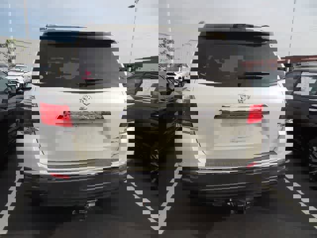 Used 2012 Toyota Highlander Limited w/ Tow Pkg image 7