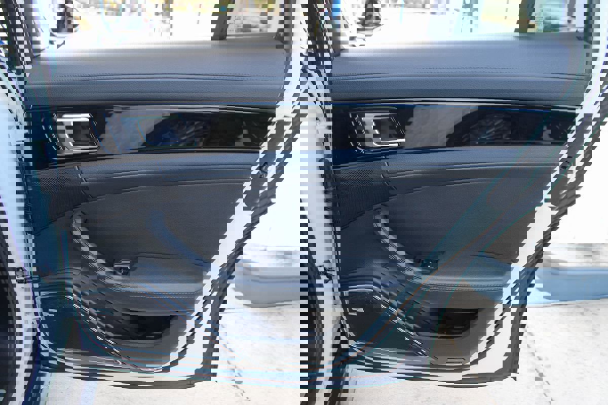 Used 2018 Porsche Panamera 4S image 50