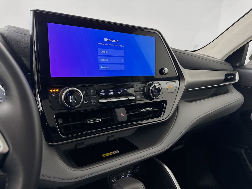 Certified 2023 Toyota Highlander XLE image 14