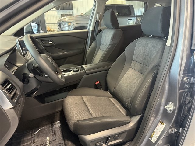 Used 2024 Nissan Rogue SV image 11