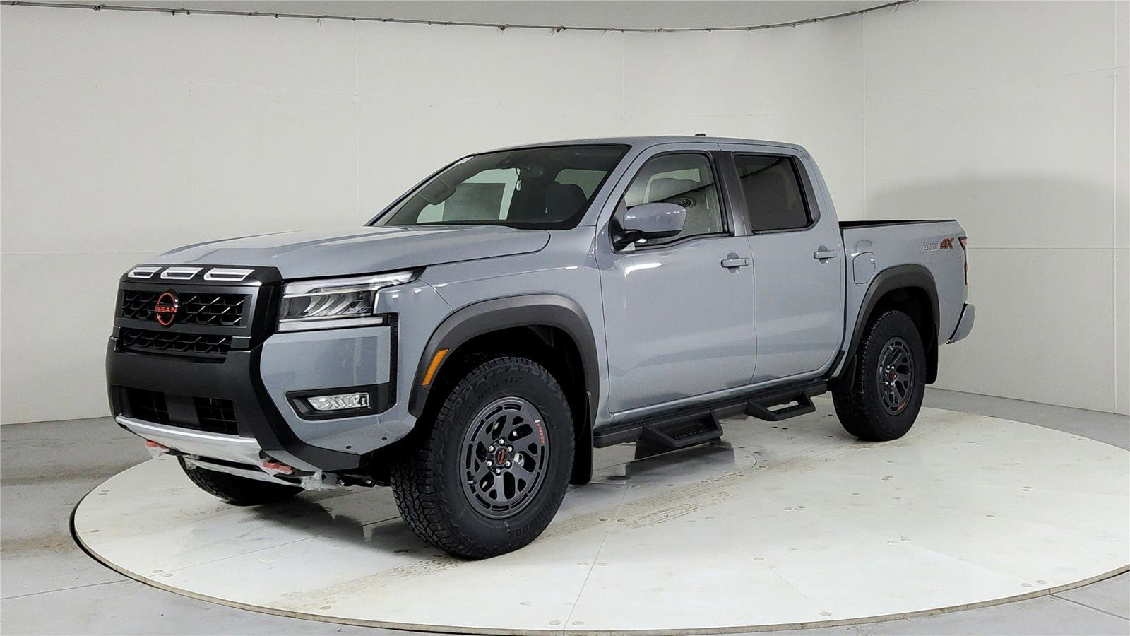 Used 2025 Nissan Frontier PRO-4X image 7