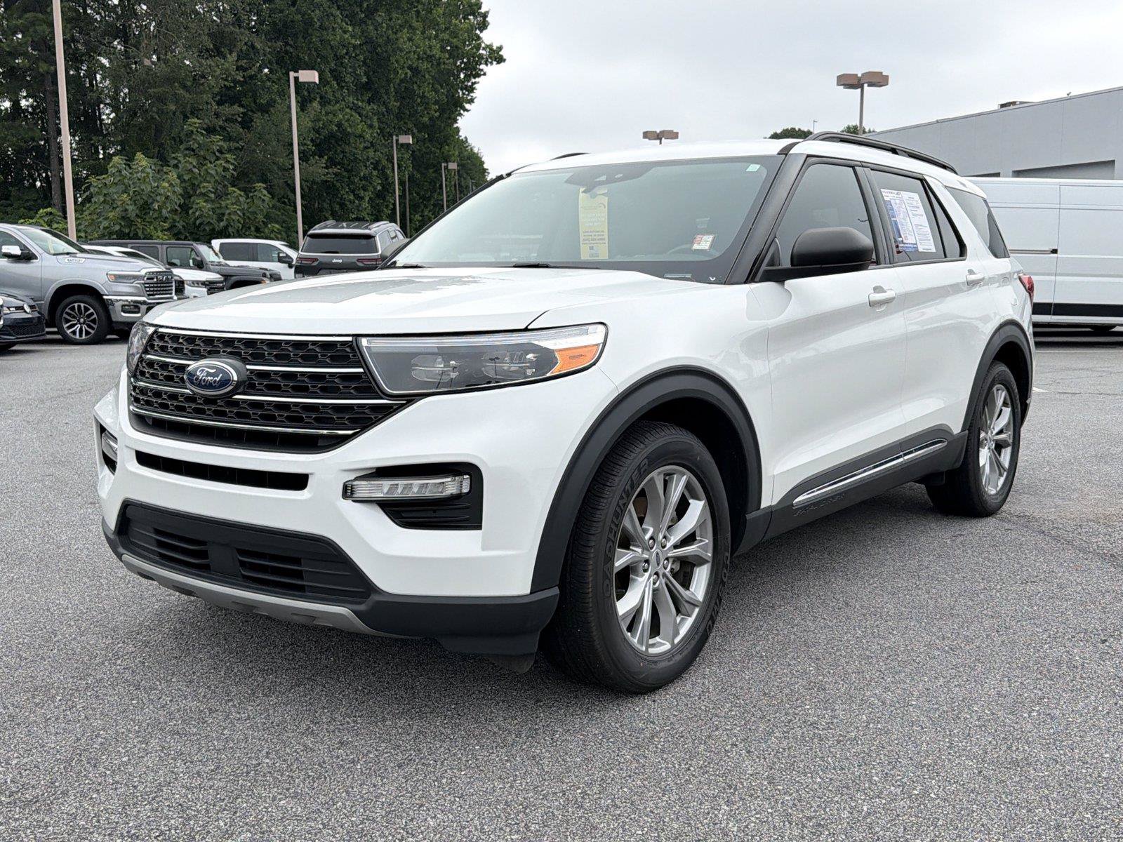 Used 2023 Ford Explorer XLT w/ Equipment Group 202A RWD image 2