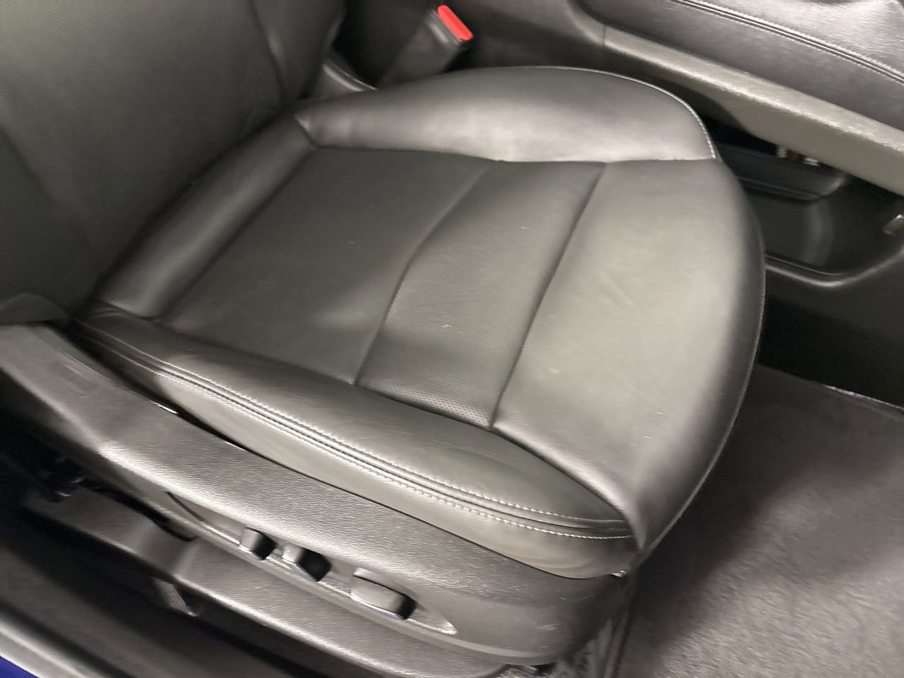 Used 2025 Cadillac XT6 Premium Luxury image 32