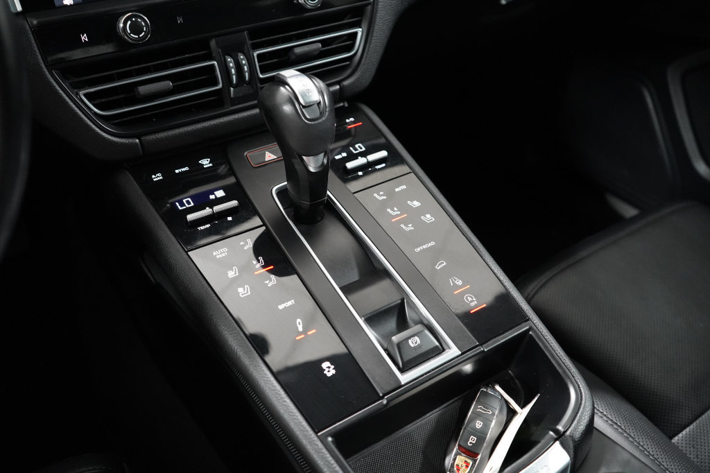 Used 2023 Porsche Macan S AWD/4WD image 15