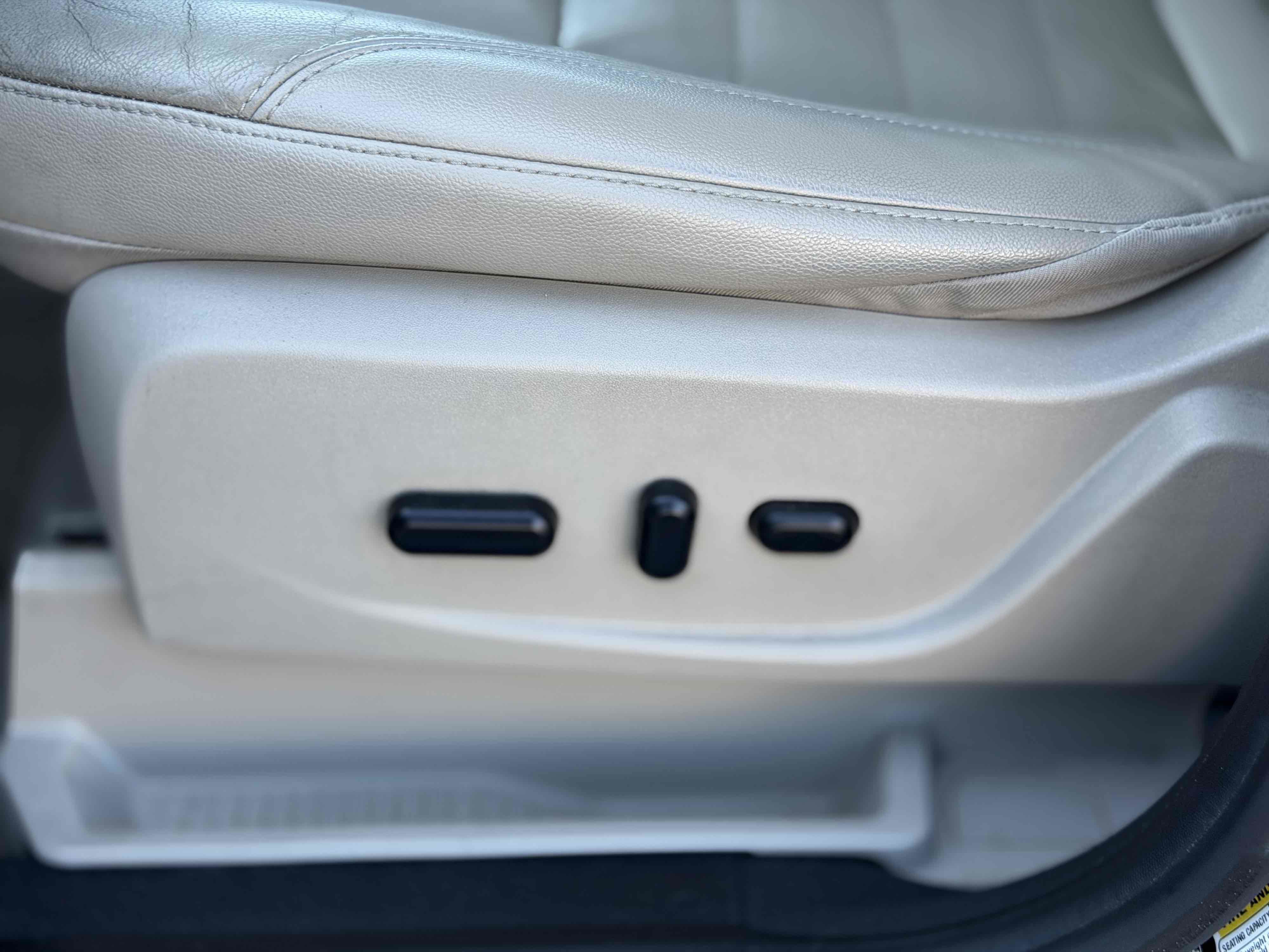 Used 2016 Ford C-MAX Energi SEL image 23