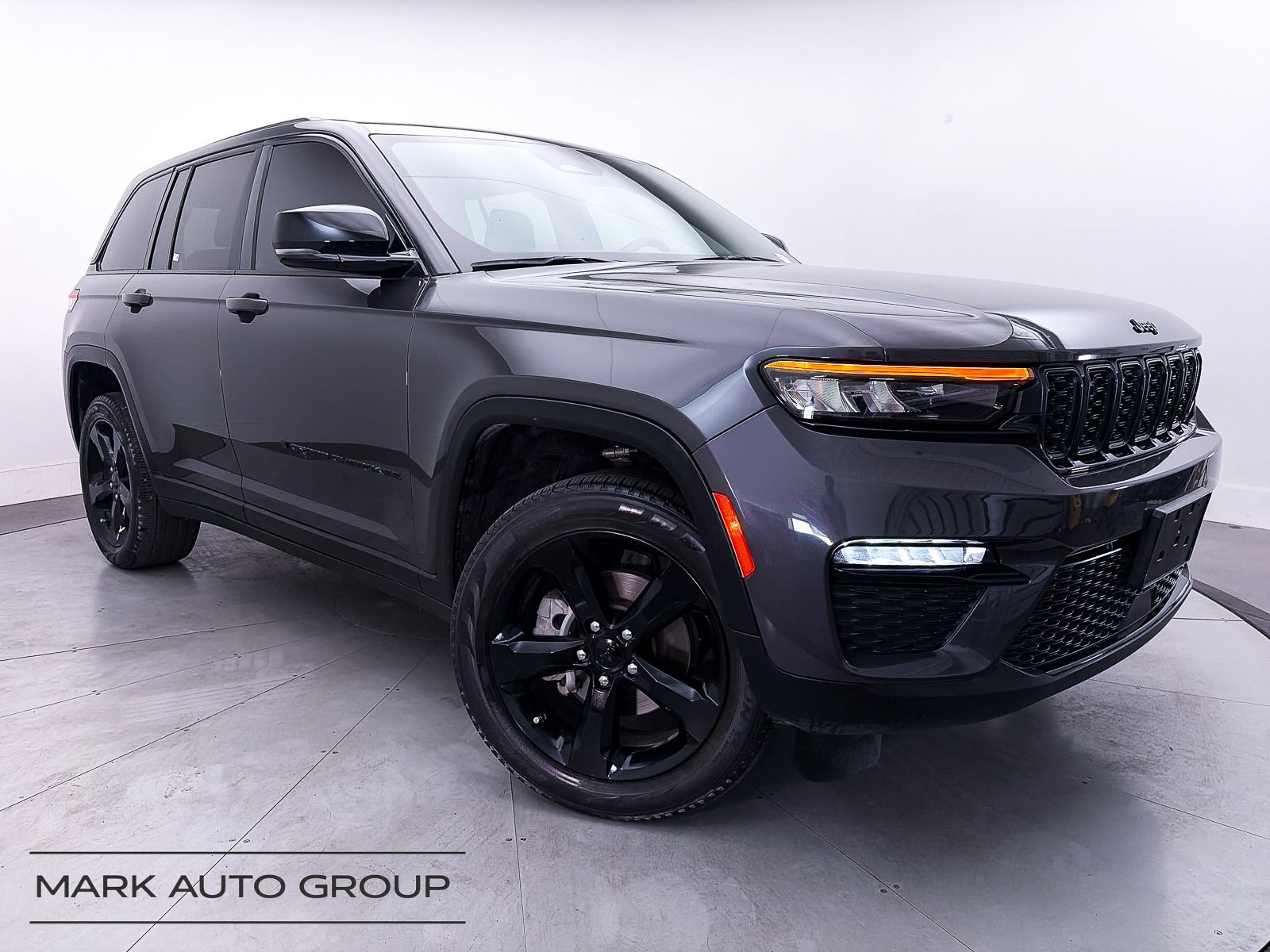 Used 2024 Jeep Grand Cherokee Limited w/ Black Appearance Package