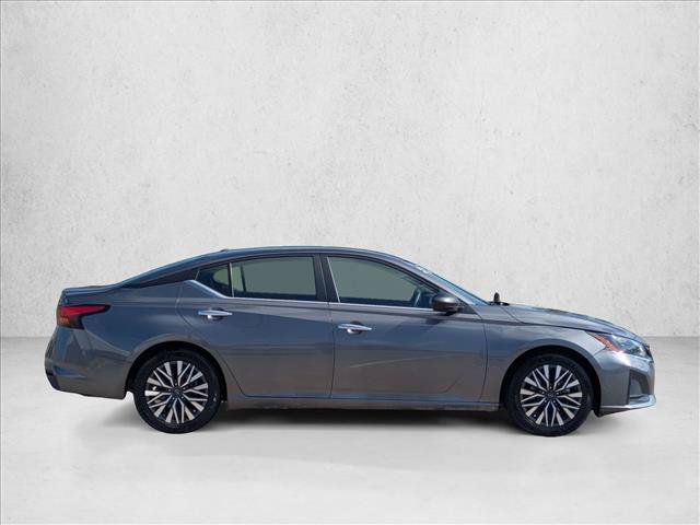 Used 2024 Nissan Altima 2.5 SV FWD image 4