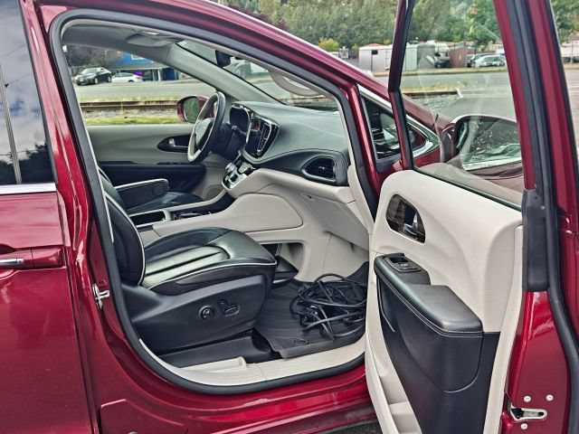 Used 2021 Chrysler Pacifica Limited FWD image 31