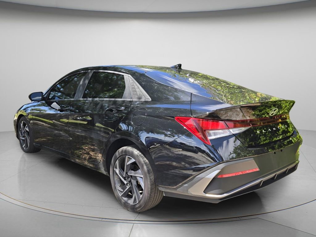 Certified 2025 Hyundai Elantra Sport FWD image 5
