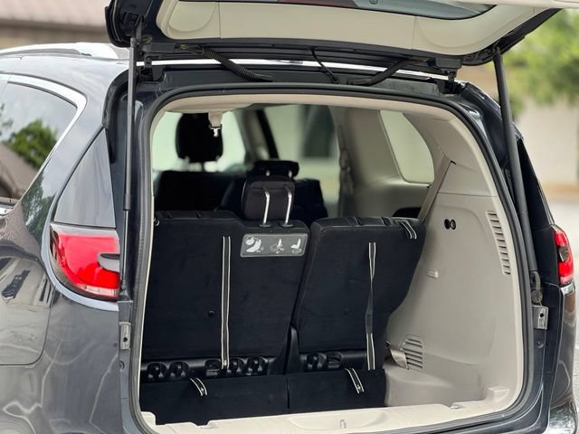 Used 2021 Chrysler Pacifica Touring-L FWD image 39