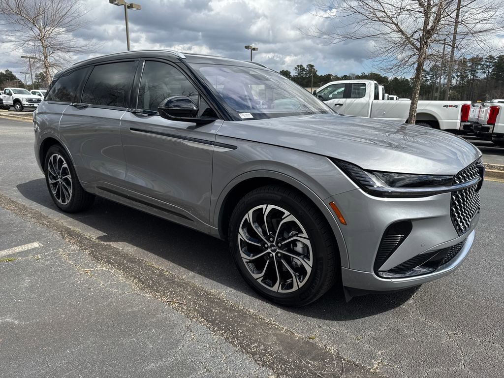 Used 2025 Lincoln Nautilus Reserve image 1