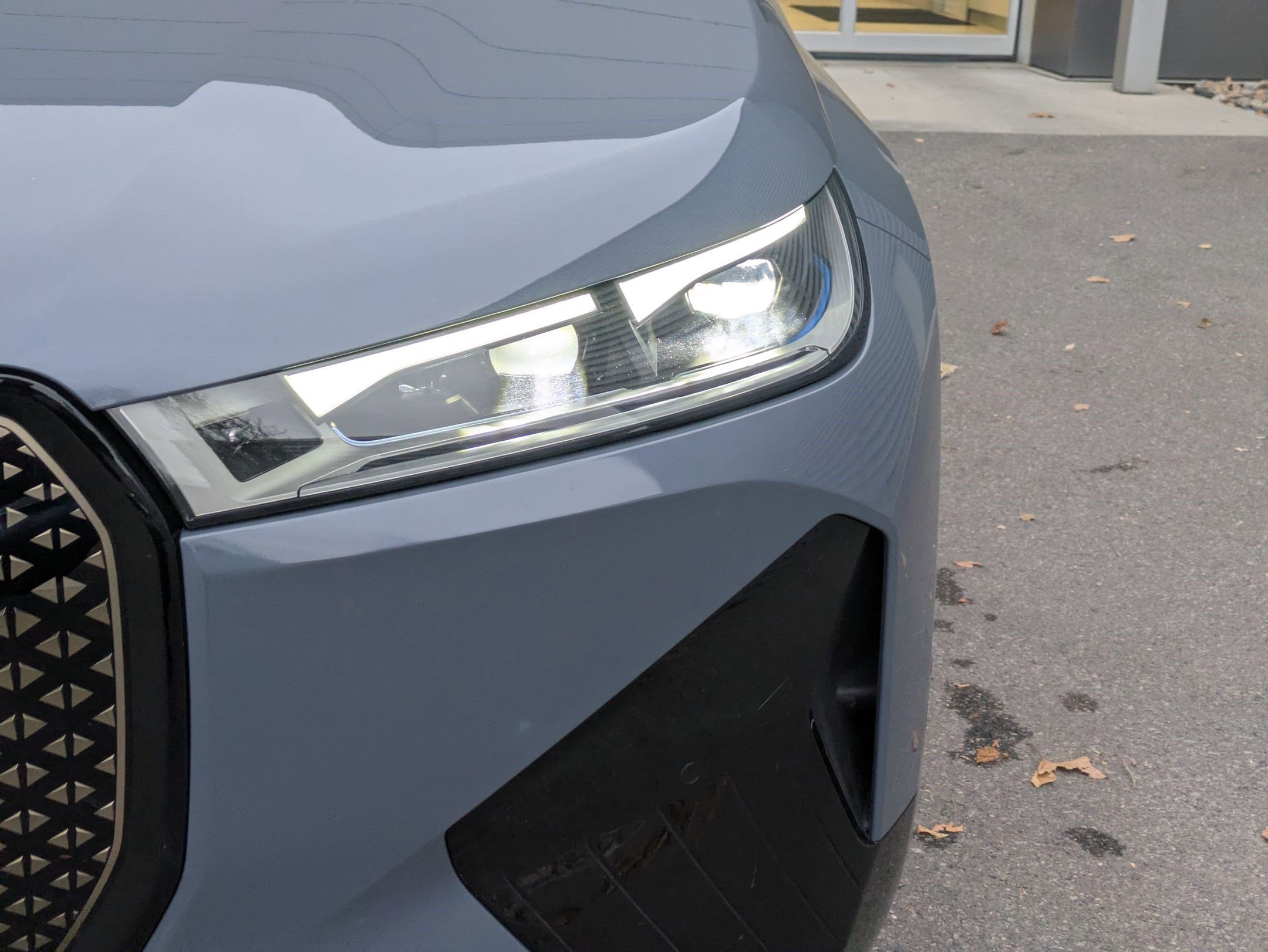 Used 2022 BMW iX xDrive50 w/ Premium Package image 10