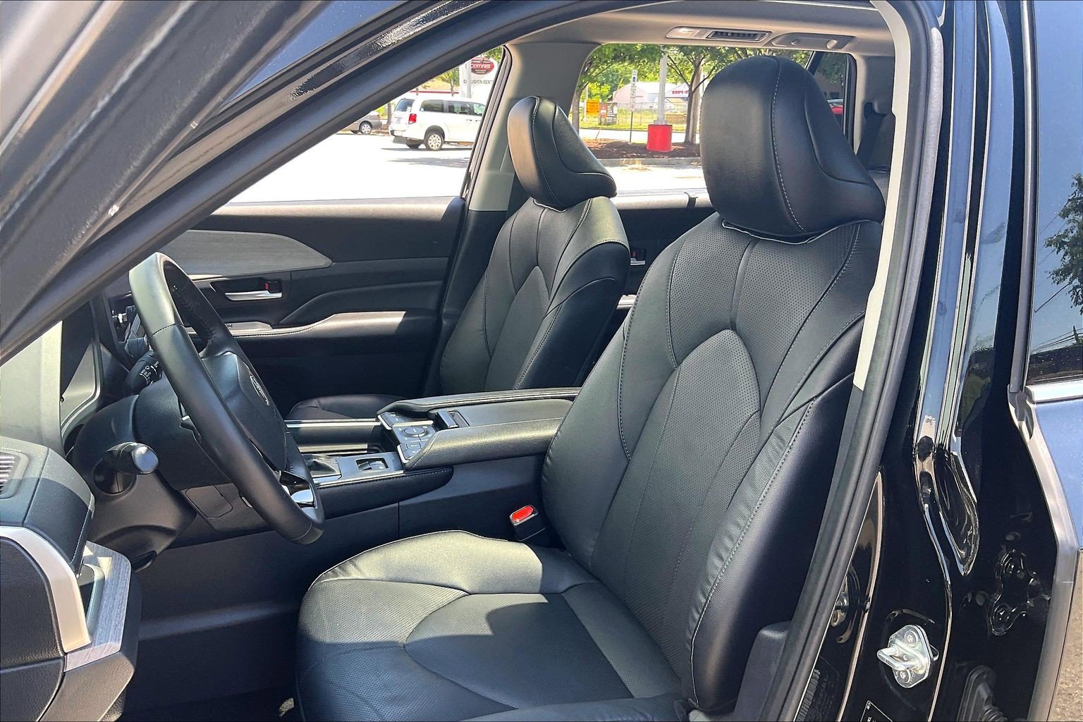 Used 2024 Toyota Grand Highlander AWD image 30