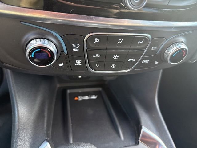 Used 2023 Chevrolet Traverse LT w/ Rear Camera Mirror Package AWD/4WD image 25