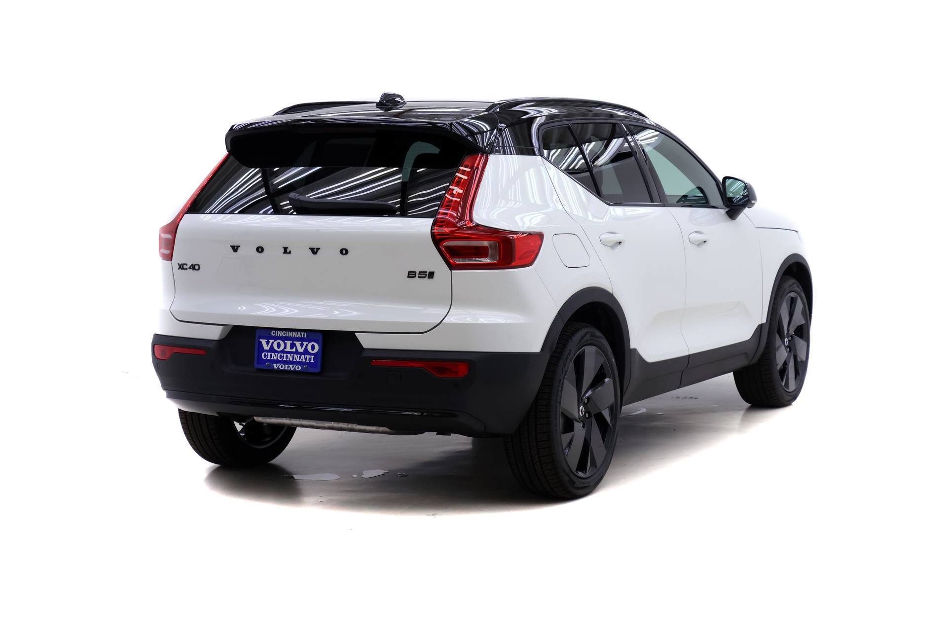 New 2026 Volvo XC40 B5 Ultra w/ Protection Package Premier AWD/4WD image 4