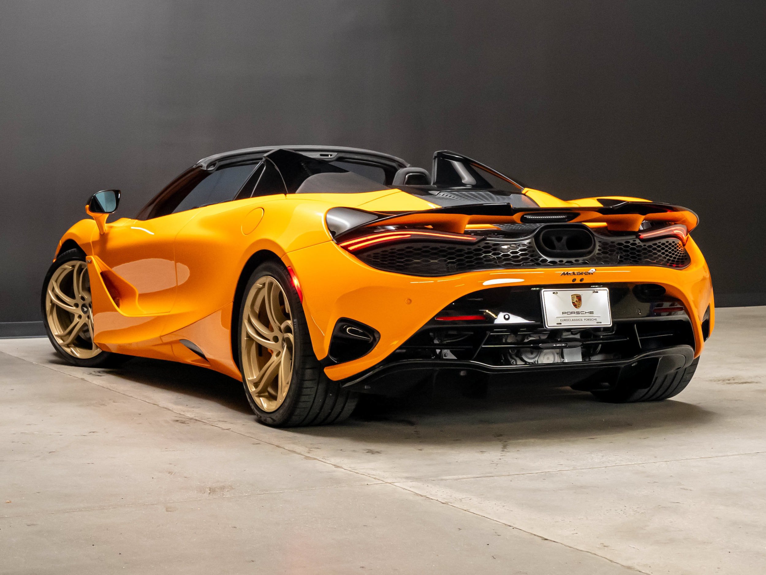 Used 2025 McLaren 750S Spider RWD image 3