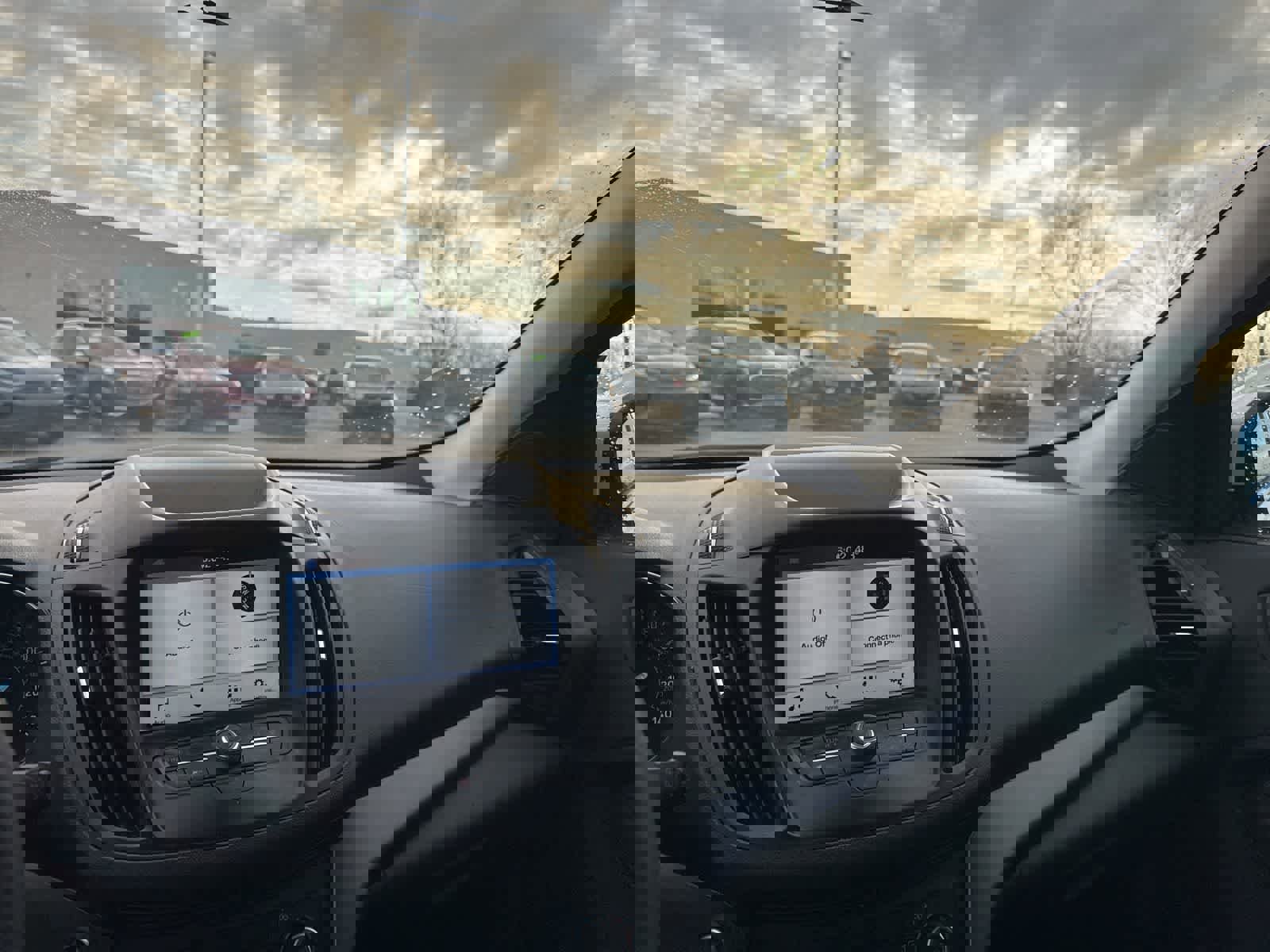 Used 2019 Ford Escape SE image 21