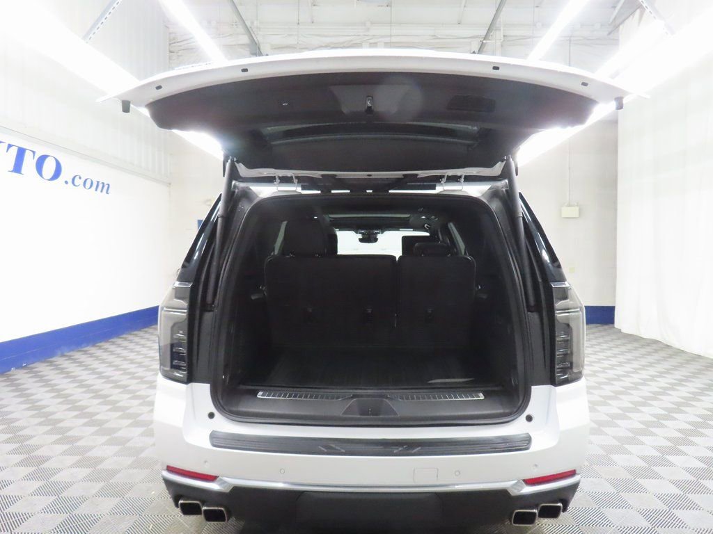 Used 2025 Chevrolet Suburban High Country AWD/4WD image 36