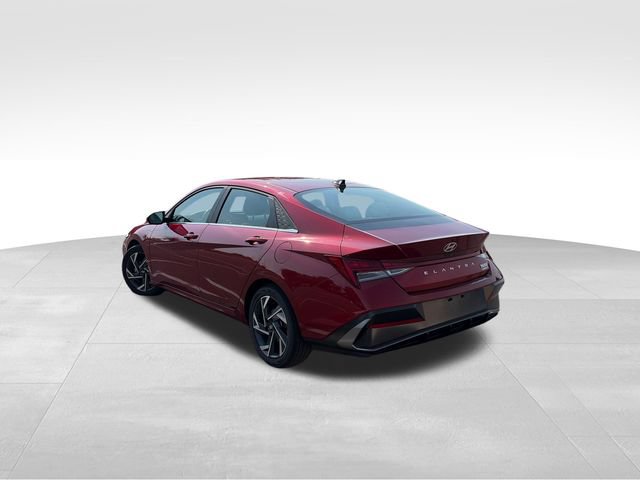 Used 2025 Hyundai Elantra Limited FWD image 4