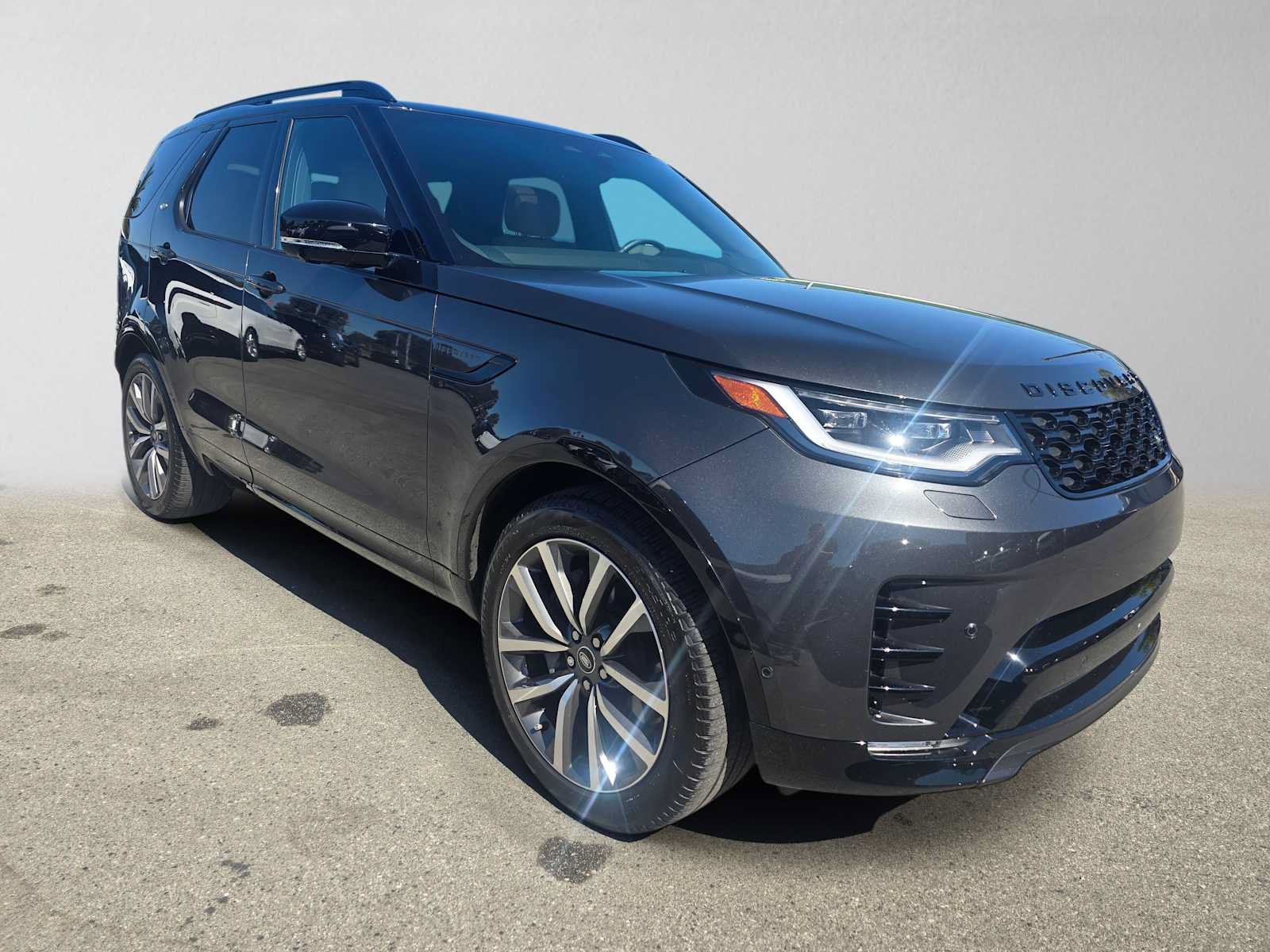 Used 2025 Land Rover Discovery Dynamic SE AWD/4WD image 7