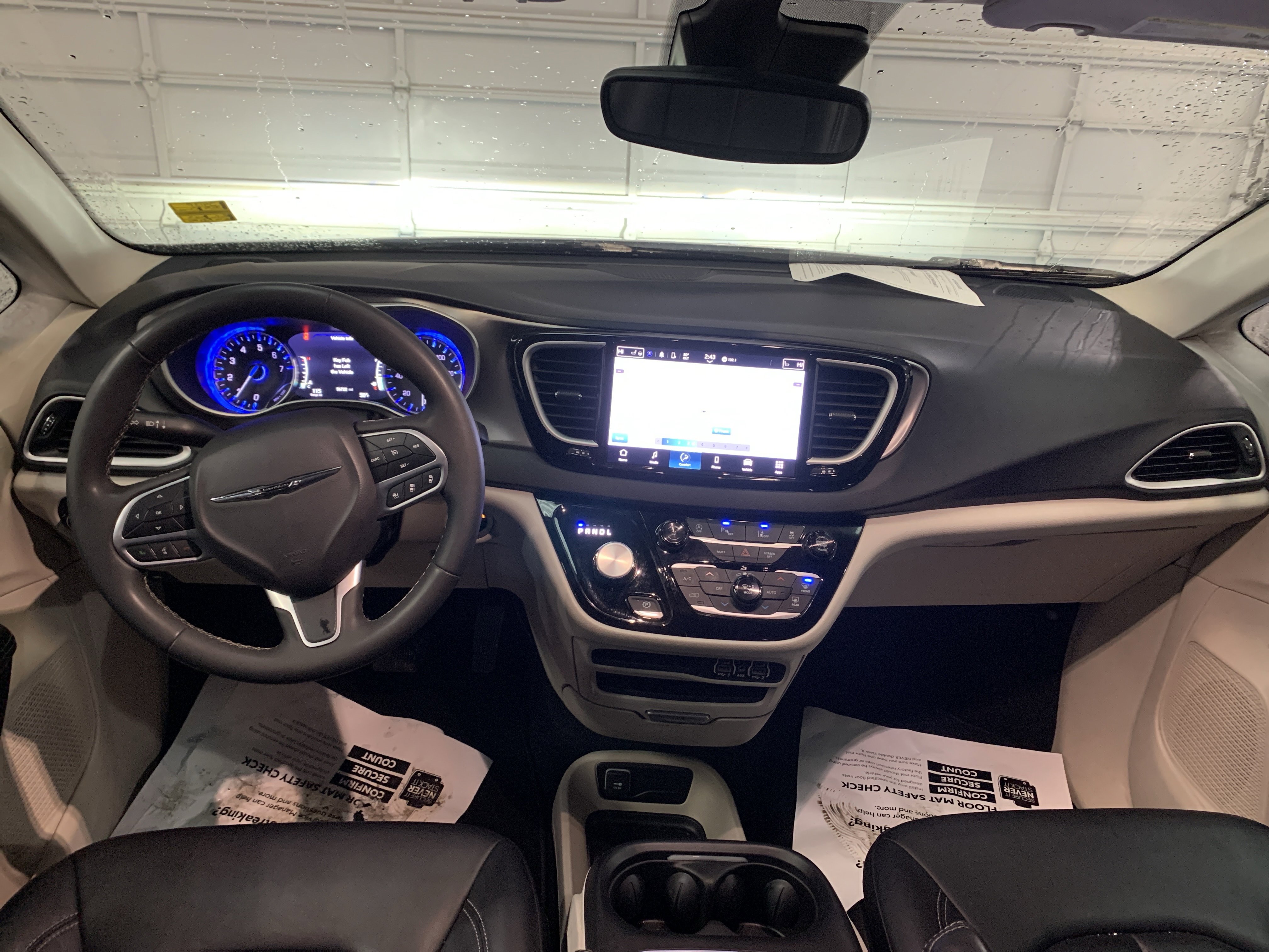 Used 2024 Chrysler Pacifica Touring-L image 15
