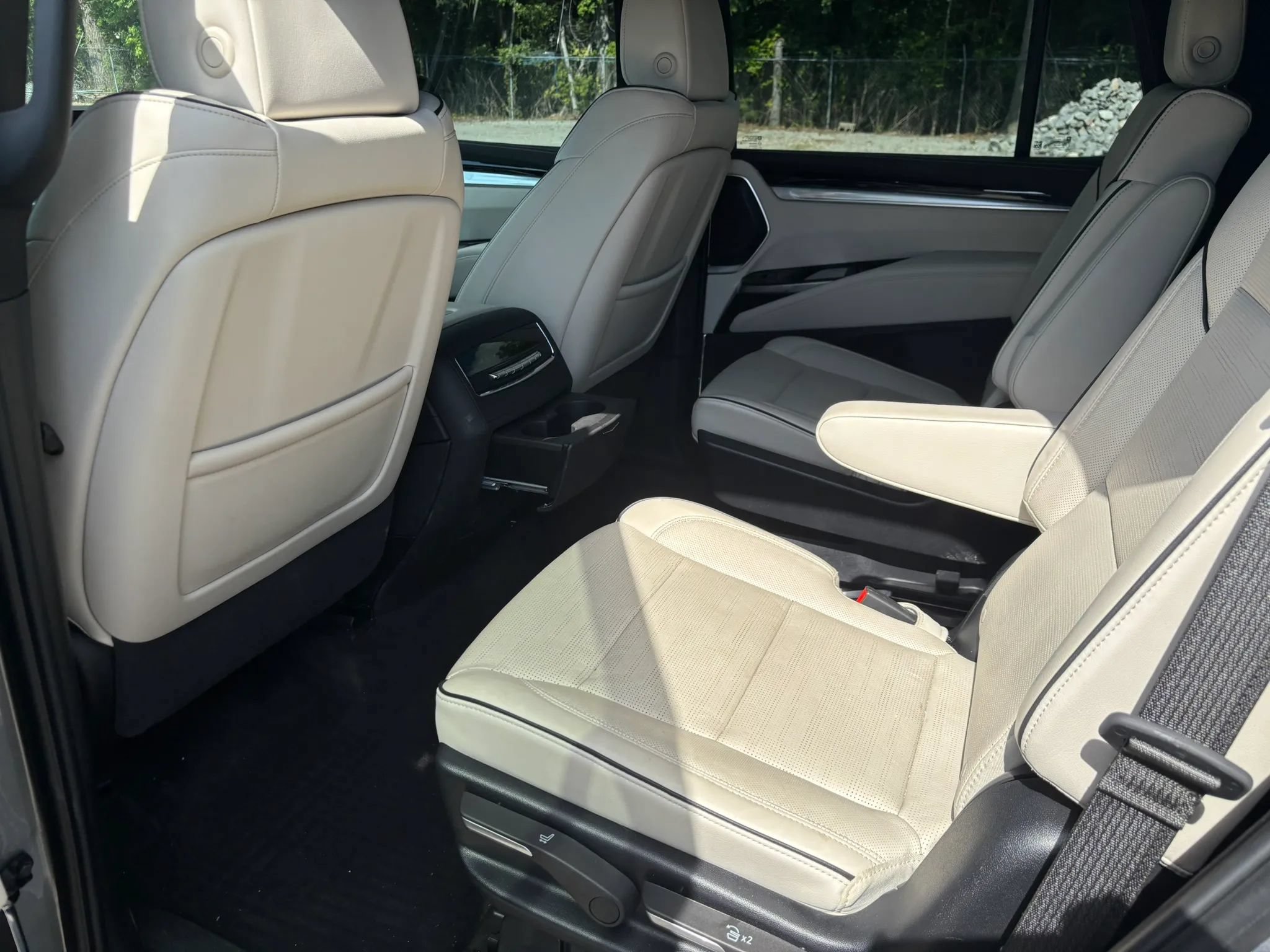 Used 2025 Cadillac Escalade Sport w/ Touring Package AWD/4WD image 13