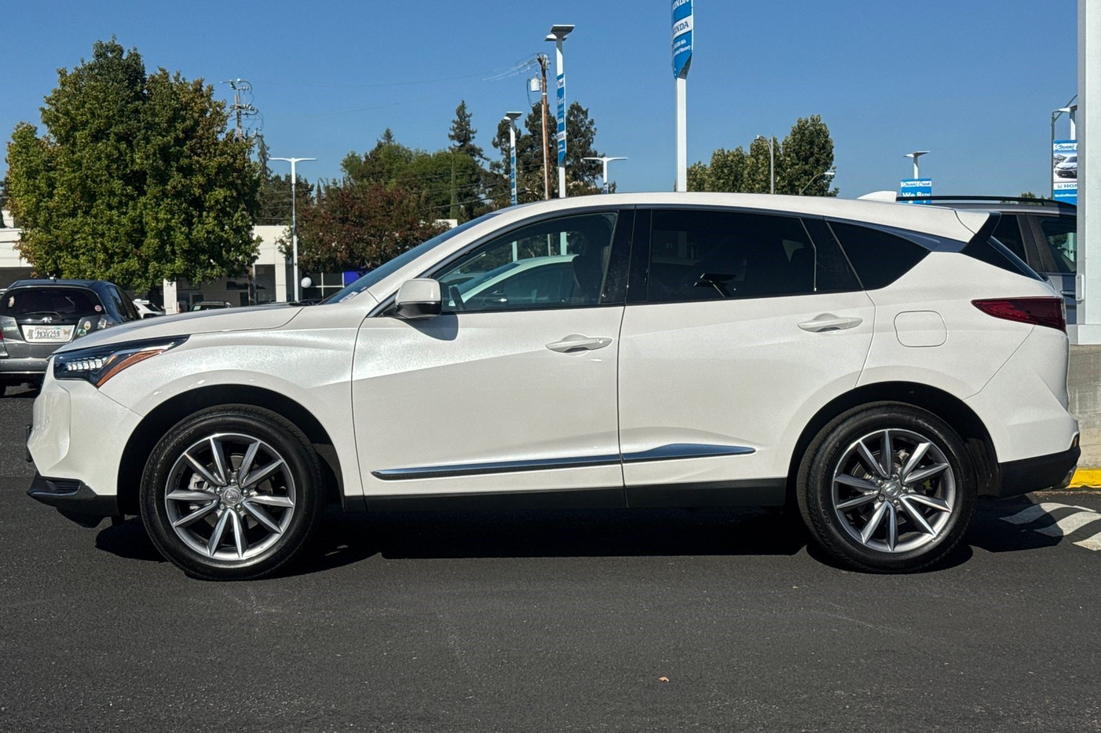 Used 2023 Acura RDX w/ Technology Package FWD image 2