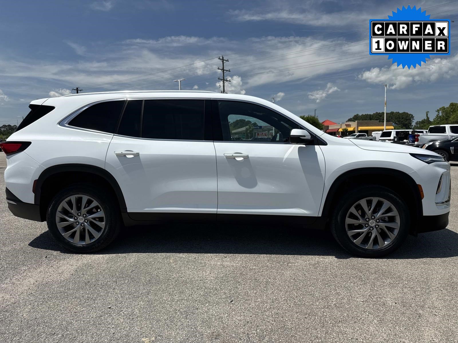 Used 2025 Buick Enclave Preferred FWD image 2